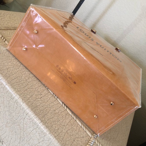 Louis Vuitton Glossy Tote Bag 👜 - Picture 4 of 9
